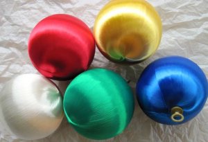 satin-ornament-balls-50